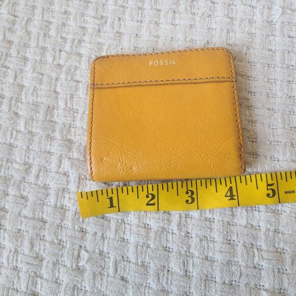 Fossil Mustard Leather Card Holder - Picture 4 of 9